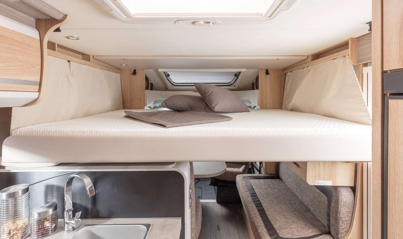 Wohnmobil mieten - SkyWave Family Clas - Interior - Wall Camper